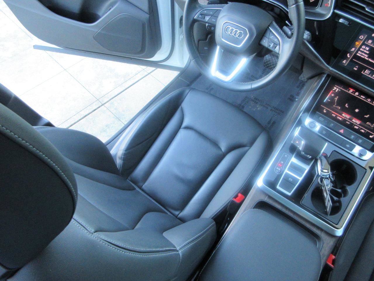 Used 2023 Audi Q8 Premium w/ Convenience Package image 17