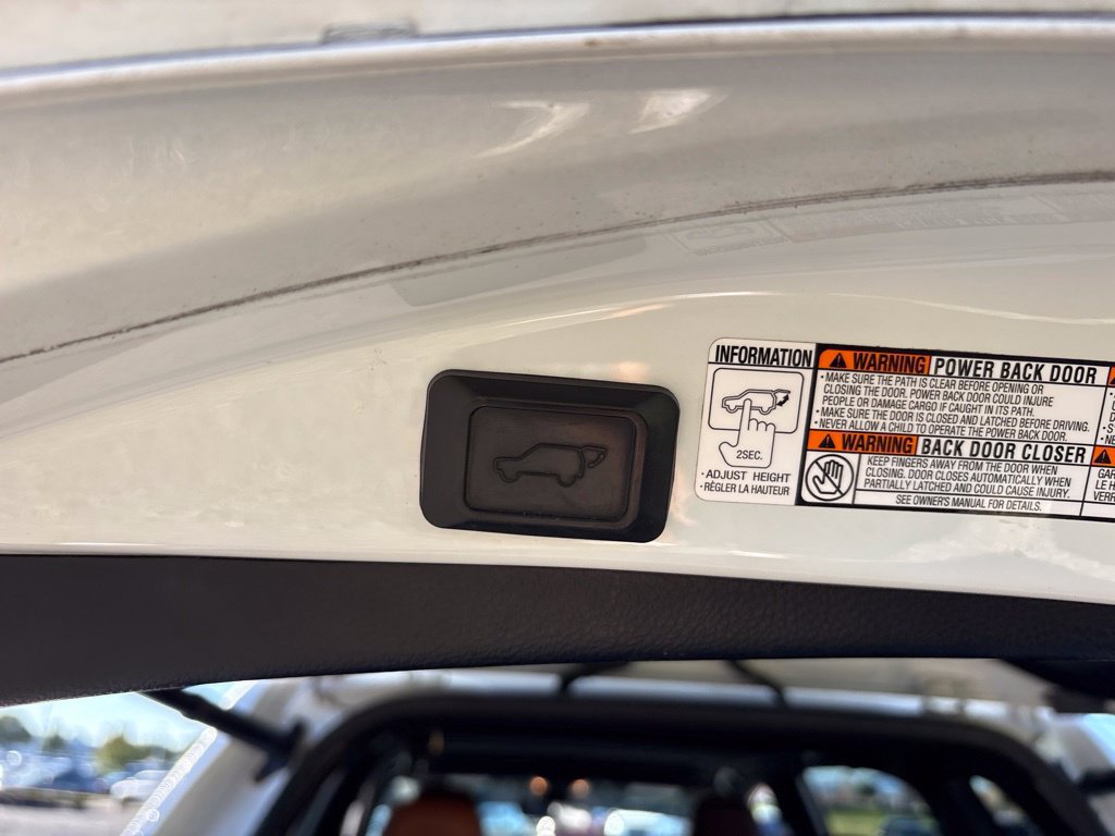 Used 2018 Toyota RAV4 SE w/ Power Extra Value Package AWD/4WD image 11