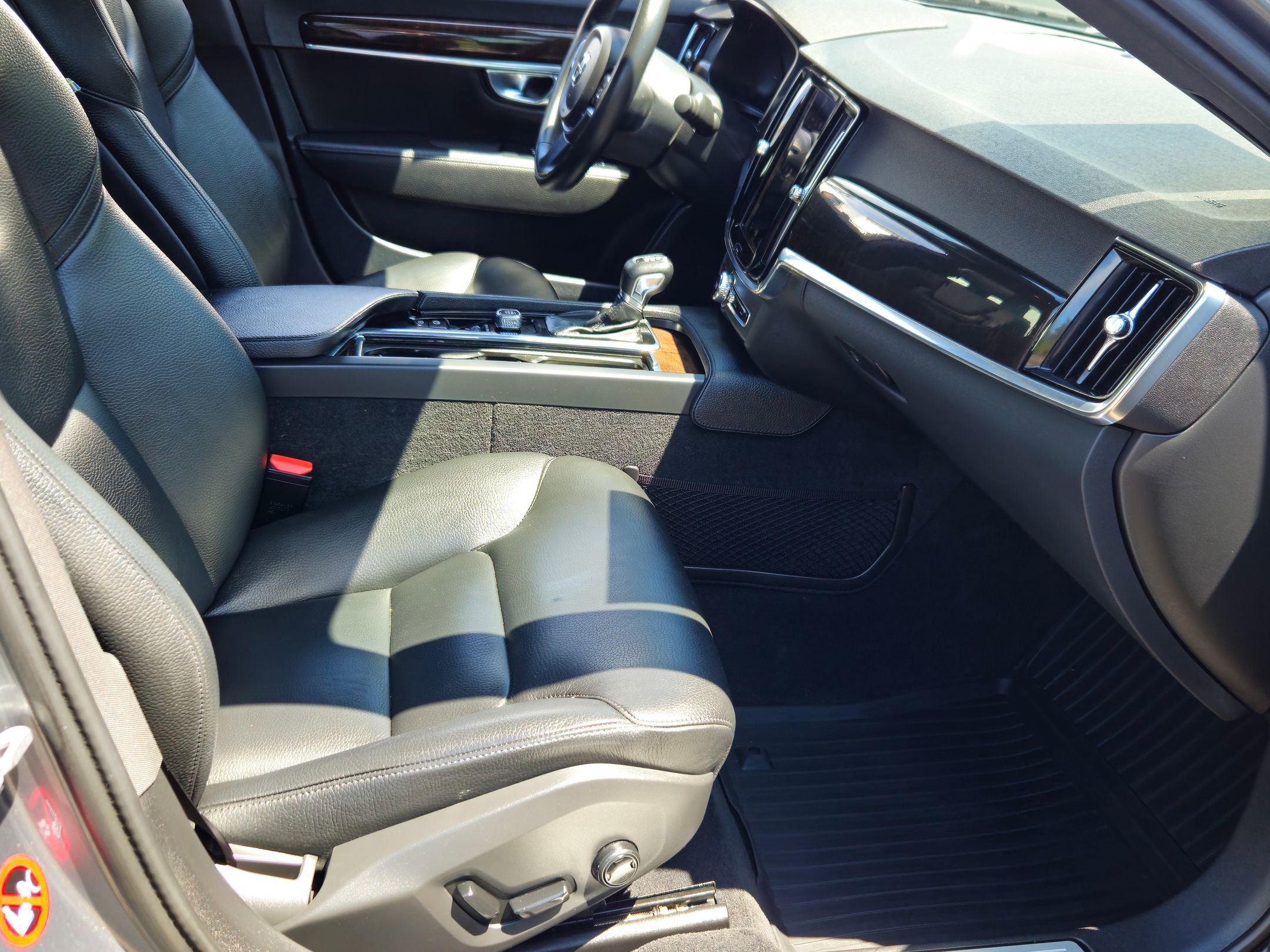 Used 2018 Volvo S90 T5 Momentum w/ Convenience Package AWD/4WD image 28