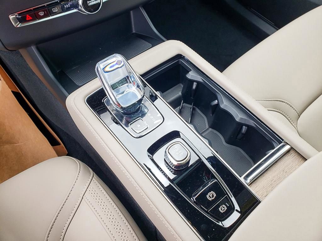 New 2026 Volvo XC90 B6 Plus w/ Protection Package Premier image 8