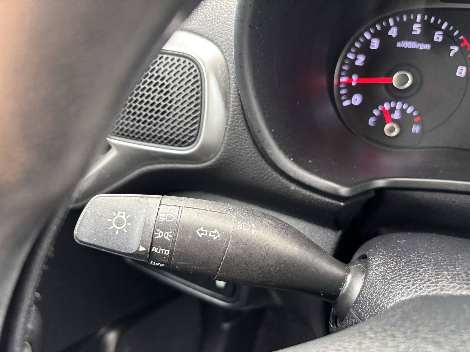 Used 2020 Kia Soul LX FWD image 30
