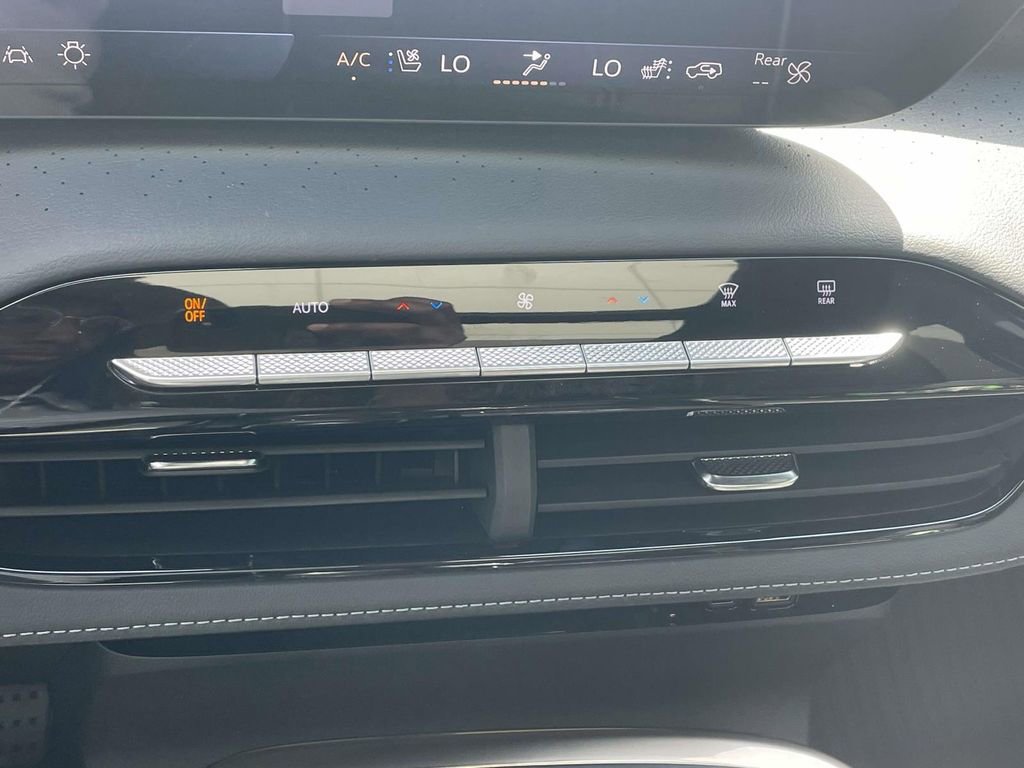 Used 2025 Buick Enclave Avenir w/ Super Cruise Package image 27