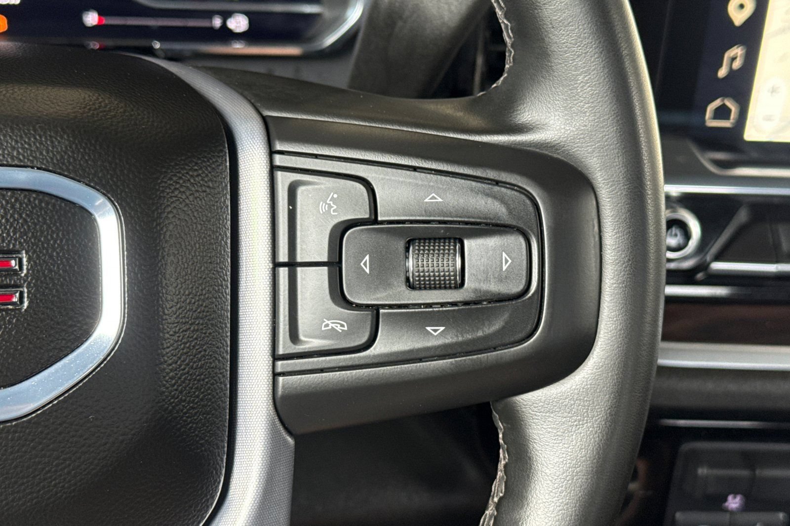 Used 2025 GMC Sierra 1500 SLT AWD/4WD image 35