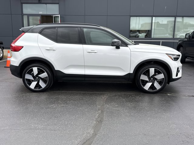 Used 2023 Volvo XC40 Recharge Ultimate image 2