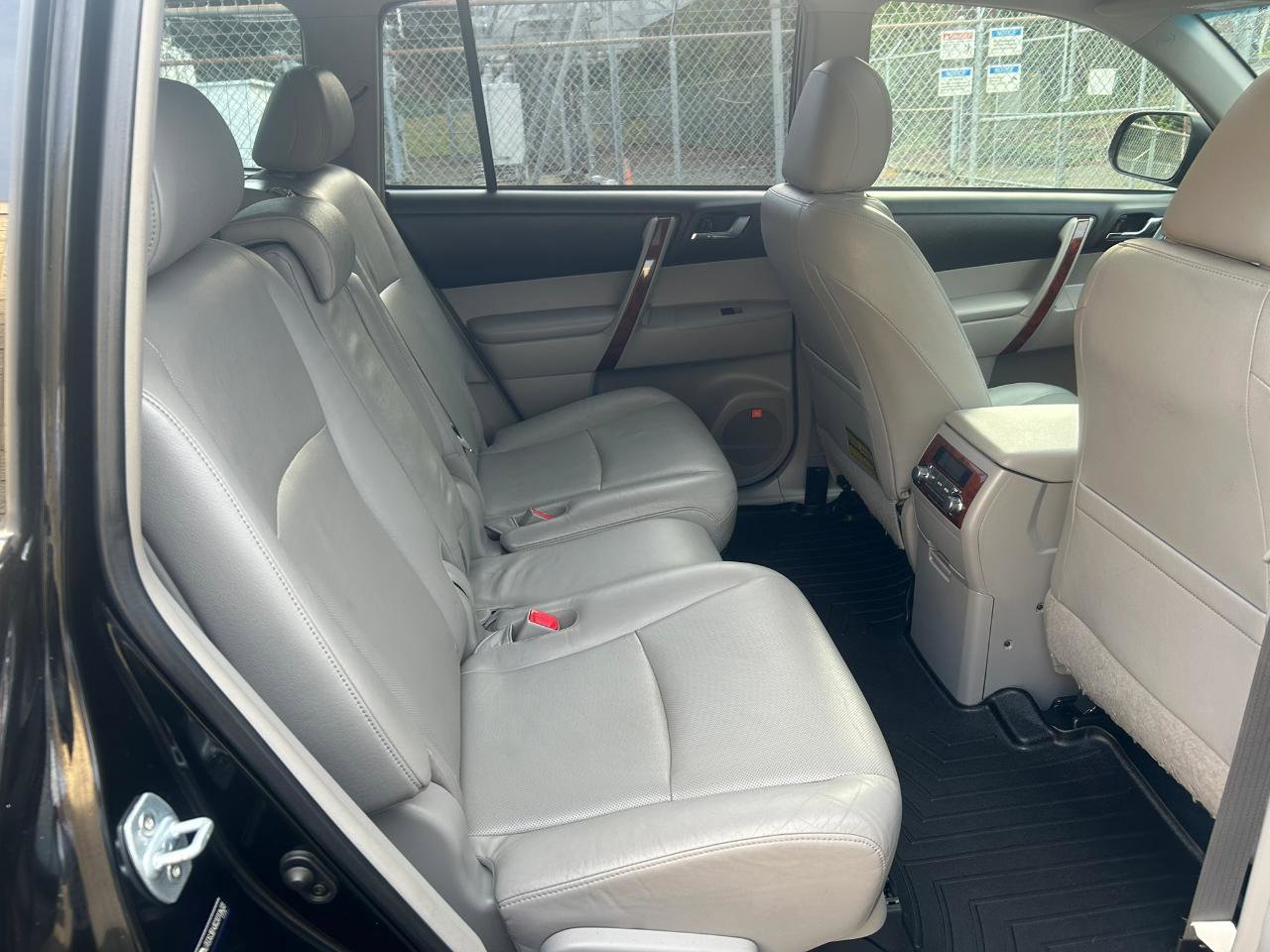 Used 2012 Toyota Highlander Limited AWD/4WD image 18