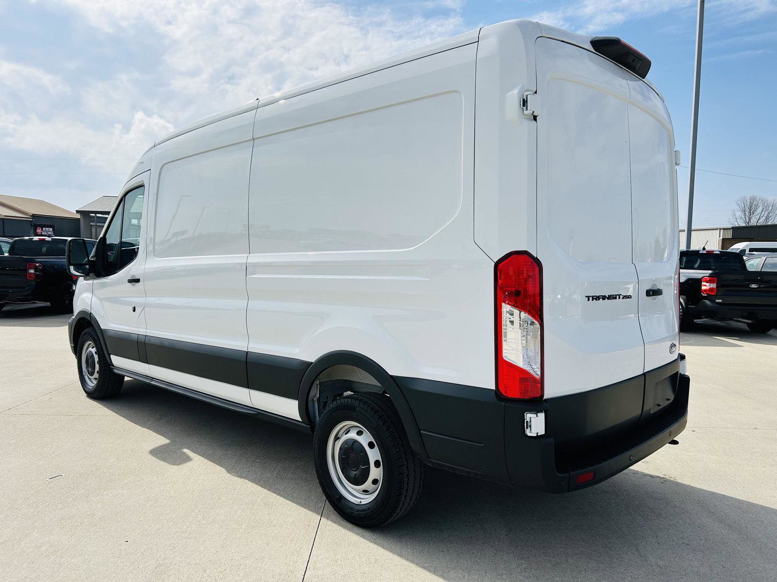 New 2026 Ford Transit 250 148 Medium Roof RWD image 27