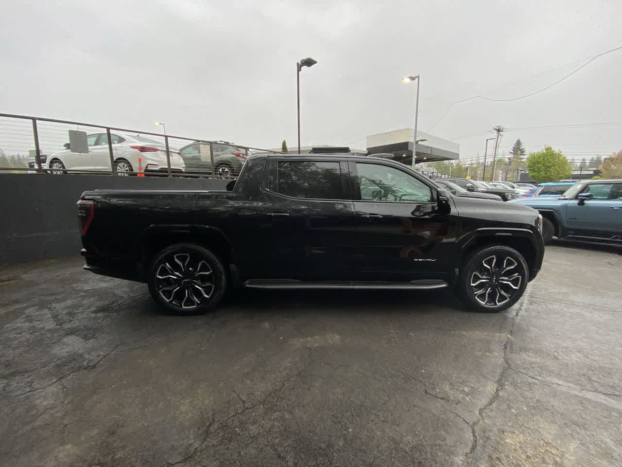 Used 2025 GMC Sierra EV Denali AWD/4WD image 7