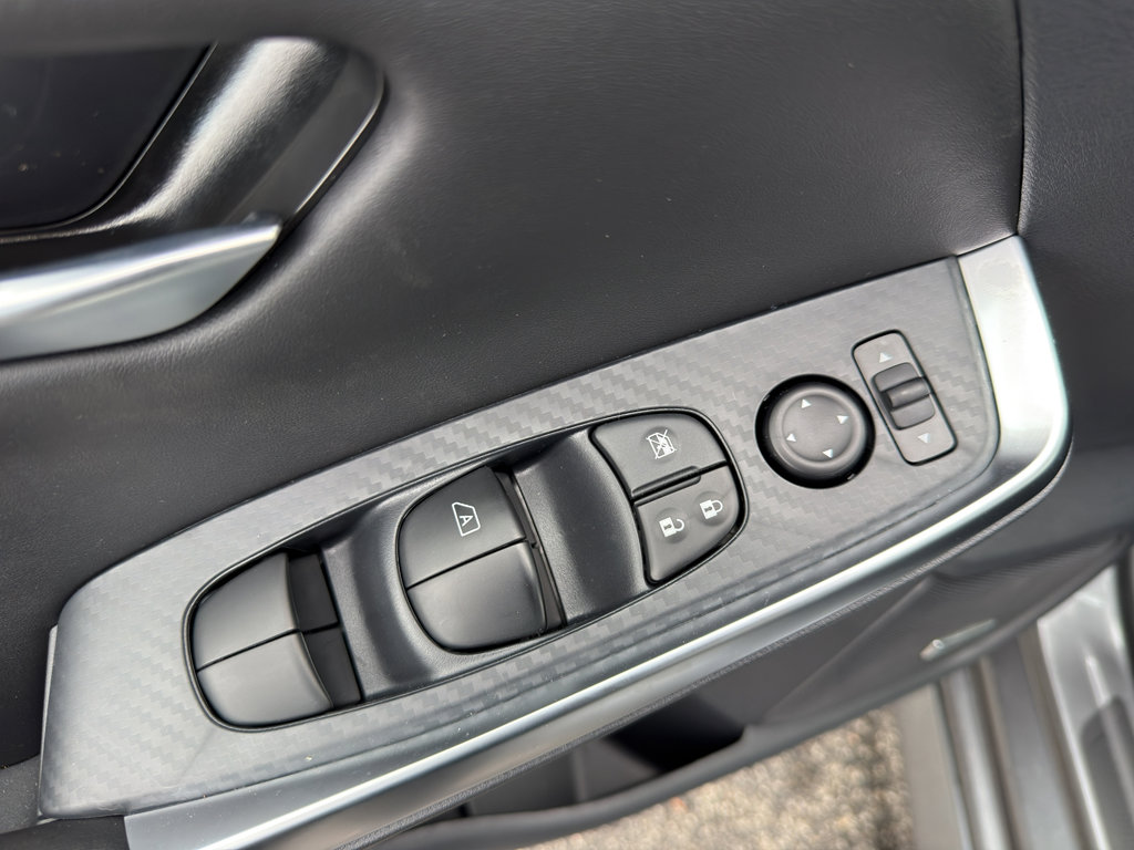 New 2025 Nissan Sentra SR image 12