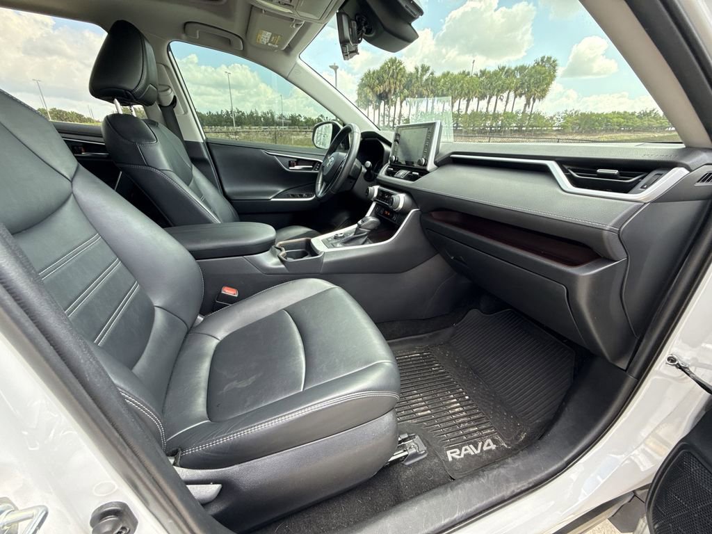 Used 2019 Toyota RAV4 Limited w/ Carpet Mat Package AWD/4WD image 15