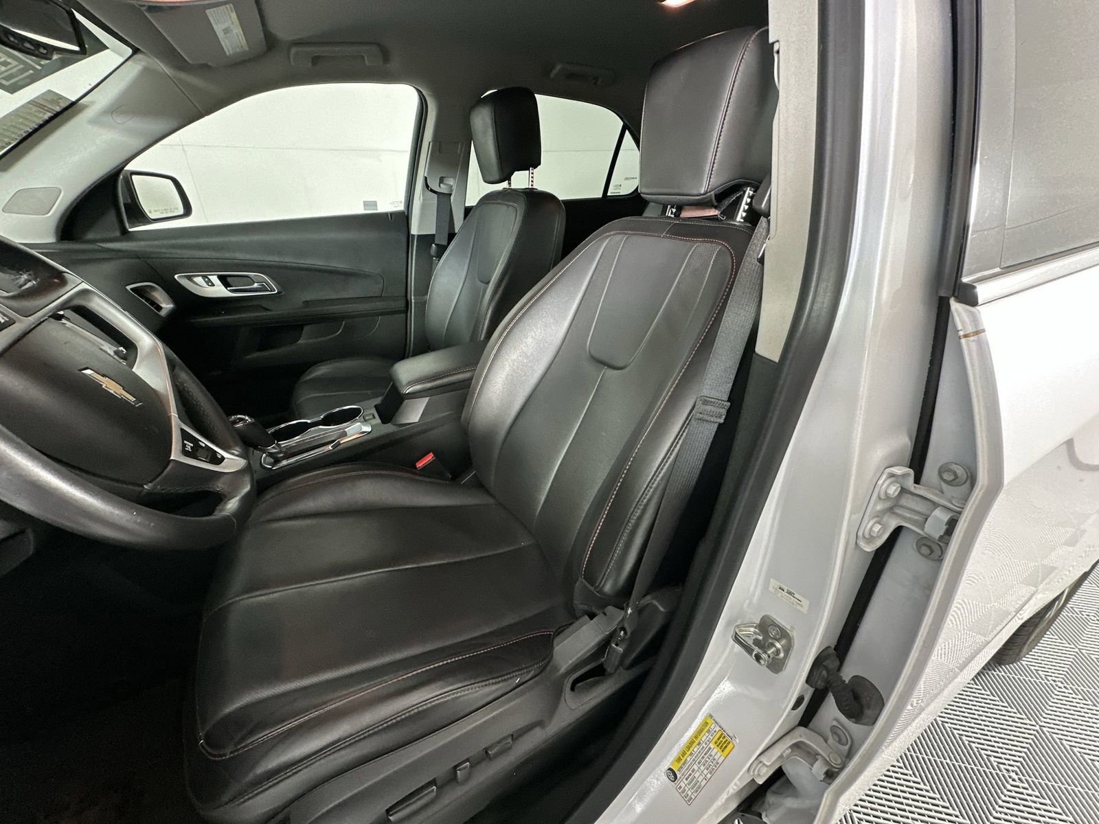 Used 2017 Chevrolet Equinox Premier w/ Enhanced Convenience Package FWD image 11