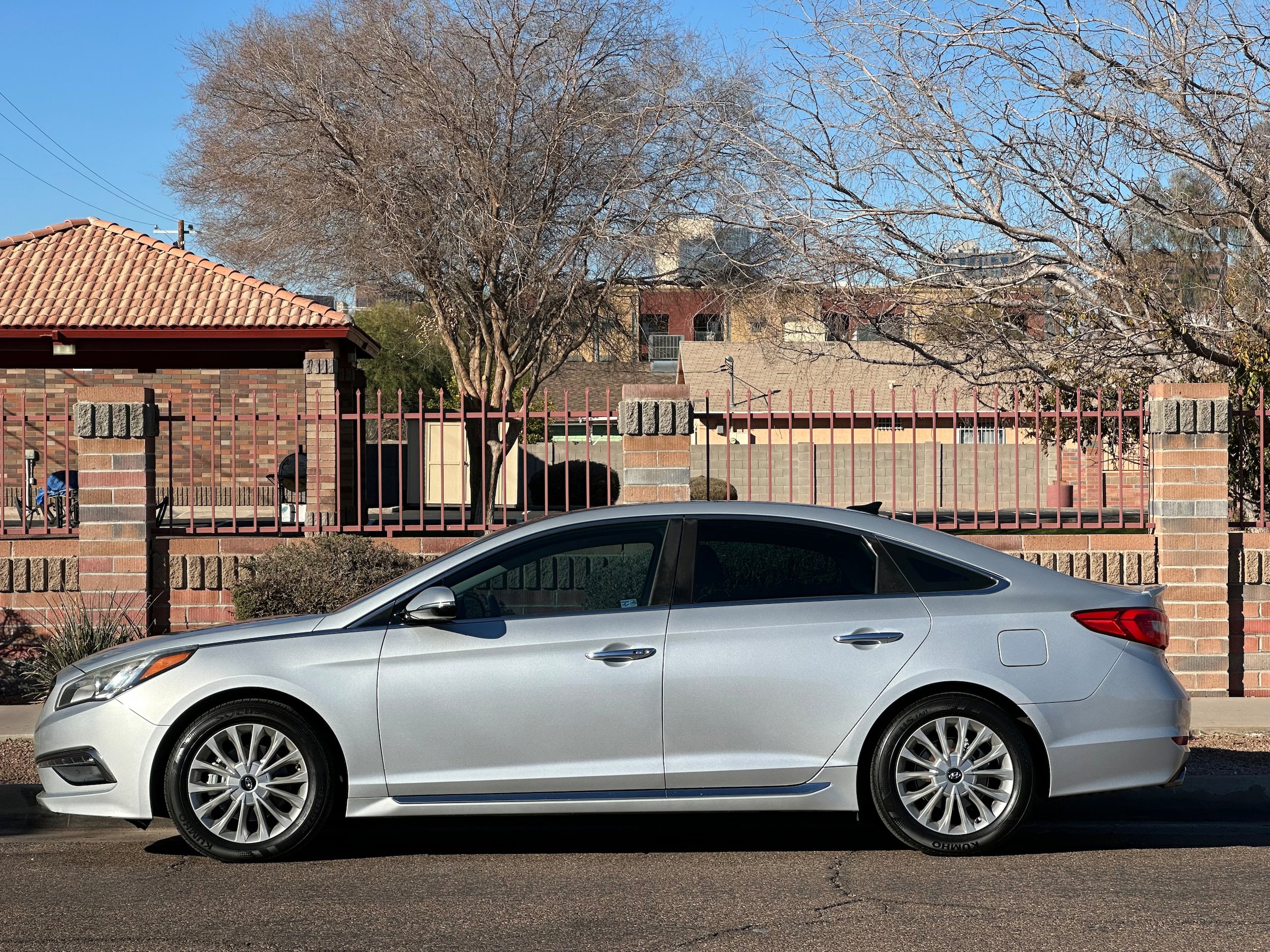 Used 2015 Hyundai Sonata Limited w/ Option Group 05 FWD image 3