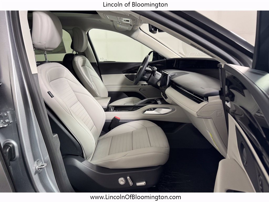 New 2026 Lincoln Nautilus Reserve w/ Jet Appearance Package AWD/4WD image 12