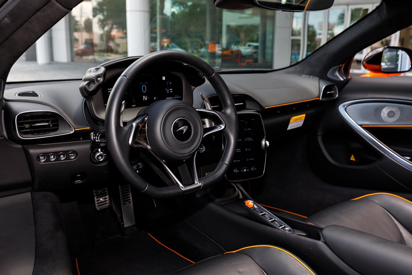 Used 2025 McLaren Artura Spider RWD image 40