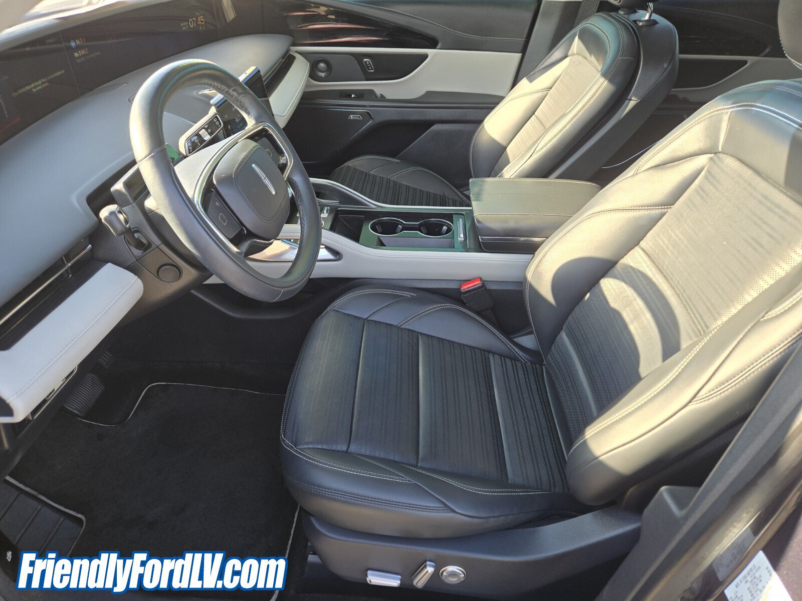 Used 2024 Lincoln Nautilus Reserve w/ Equipment Group 202A AWD/4WD image 10