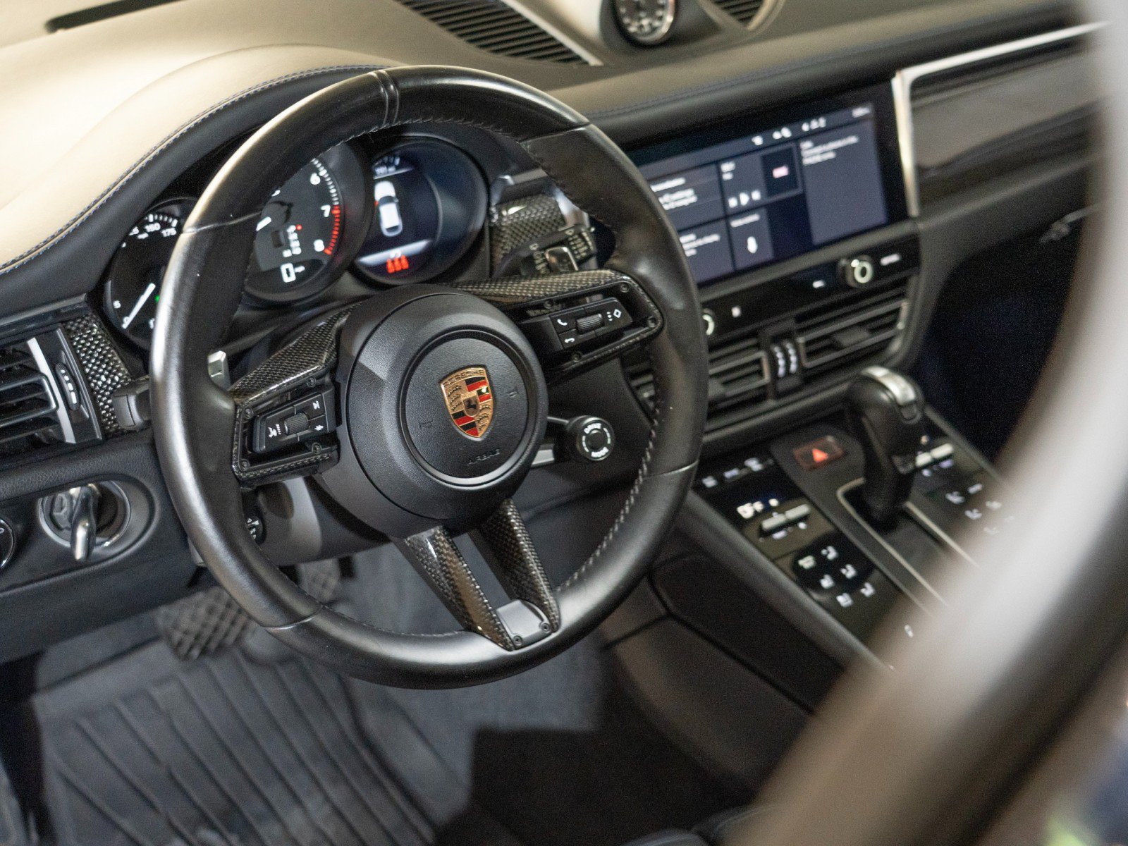 Certified 2024 Porsche Macan GTS AWD/4WD image 16