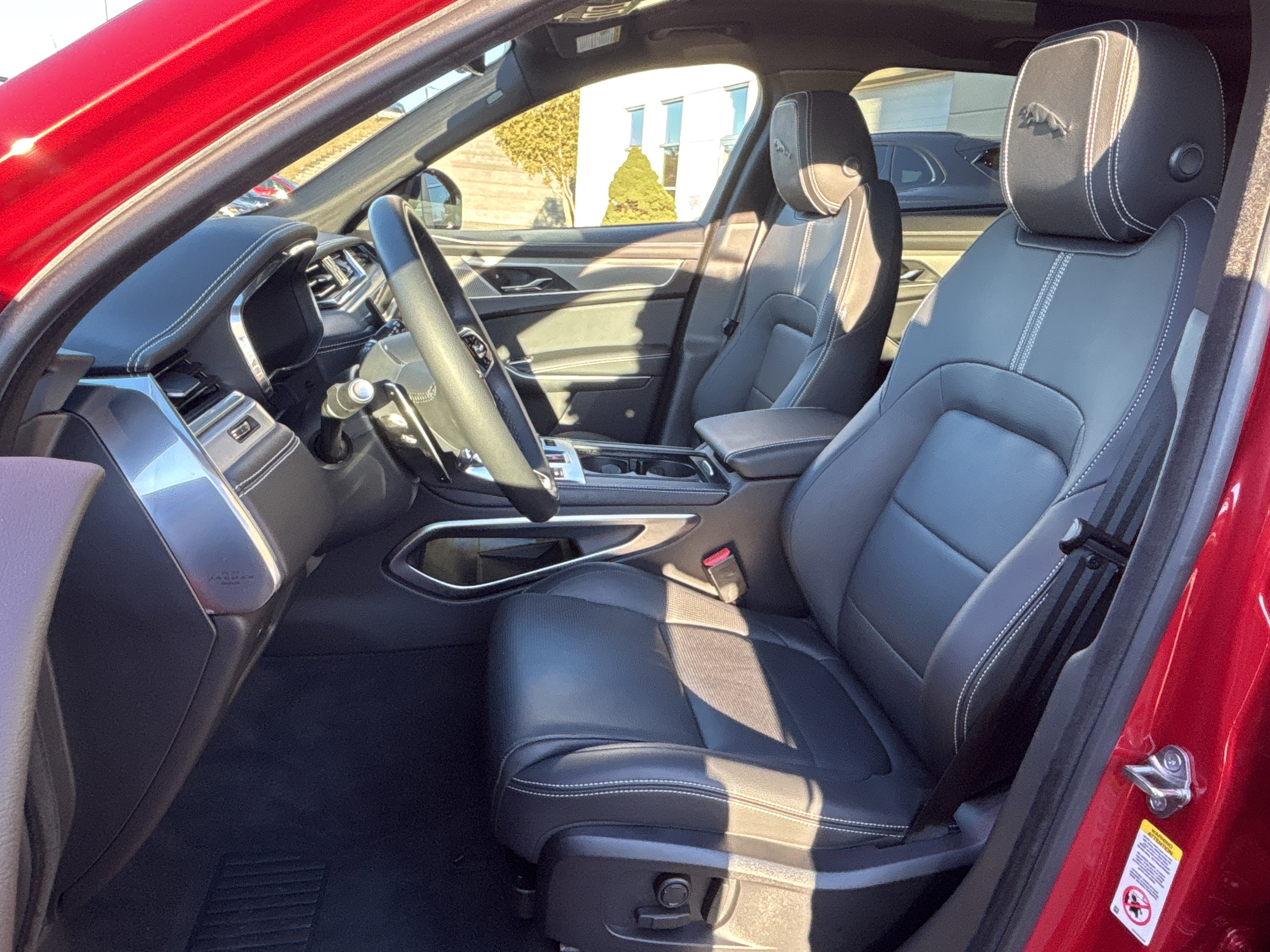 Certified 2025 Jaguar F-PACE R-Dynamic S image 15