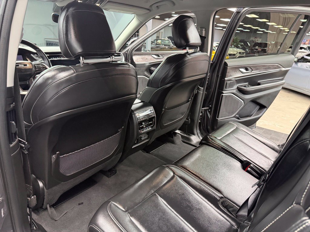 Used 2022 Jeep Grand Cherokee L Limited w/ Black Appearance Package RWD image 40