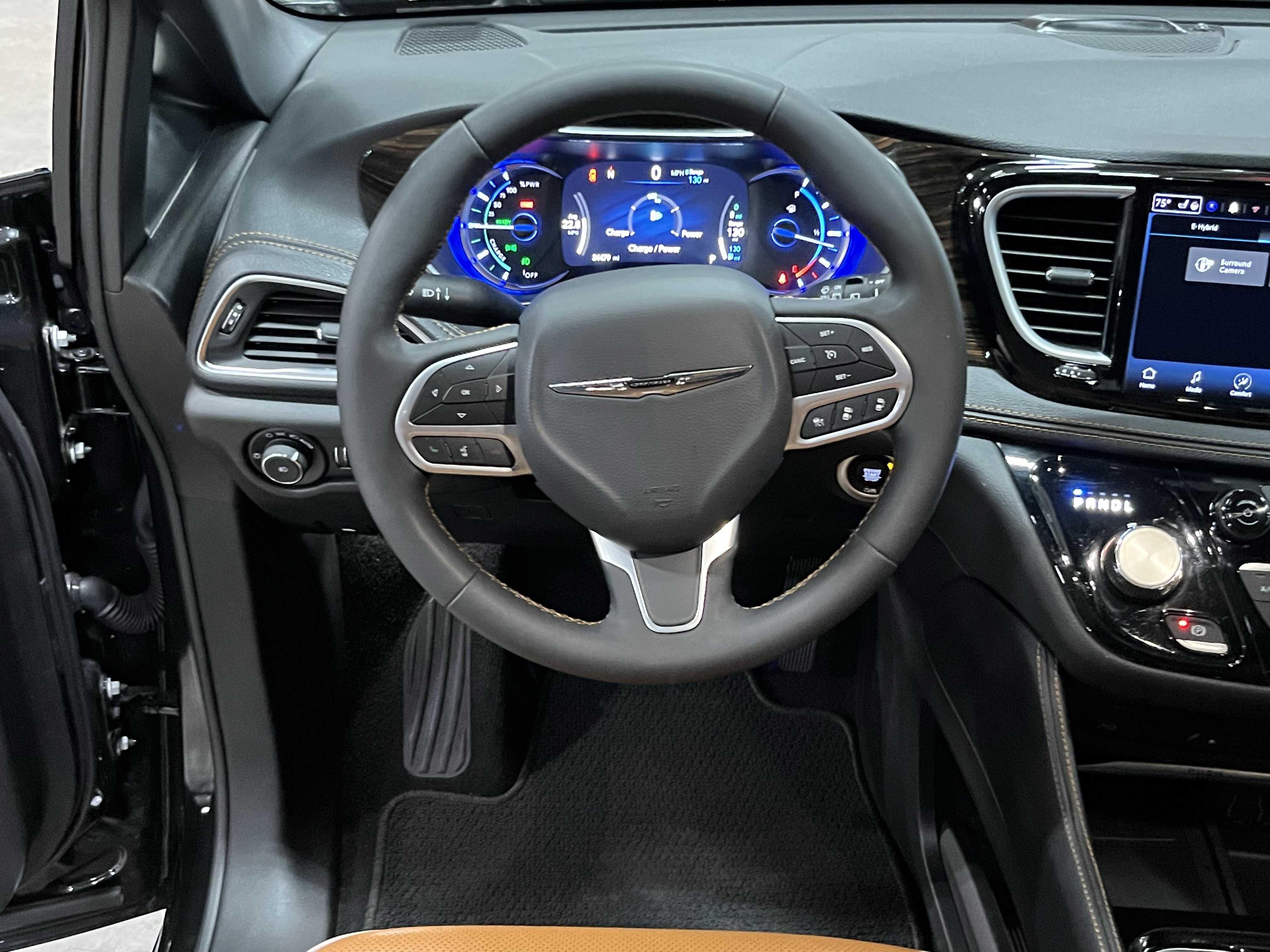 Used 2023 Chrysler Pacifica Pinnacle image 13