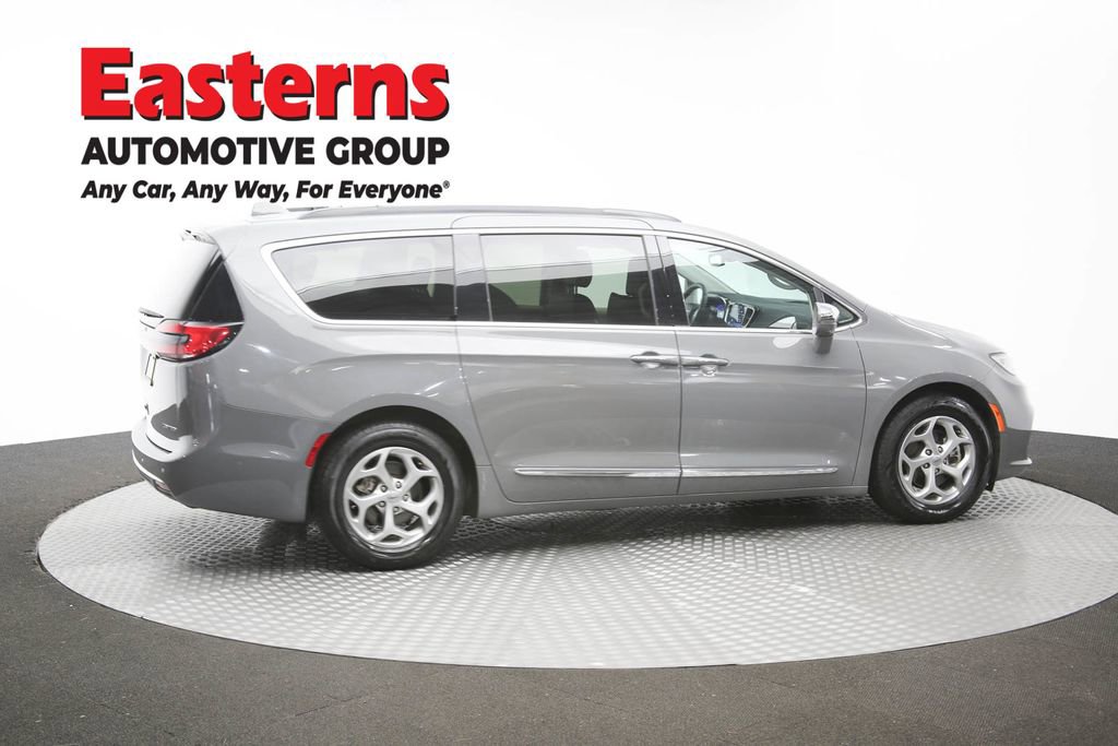 Used 2022 Chrysler Pacifica Limited FWD image 41