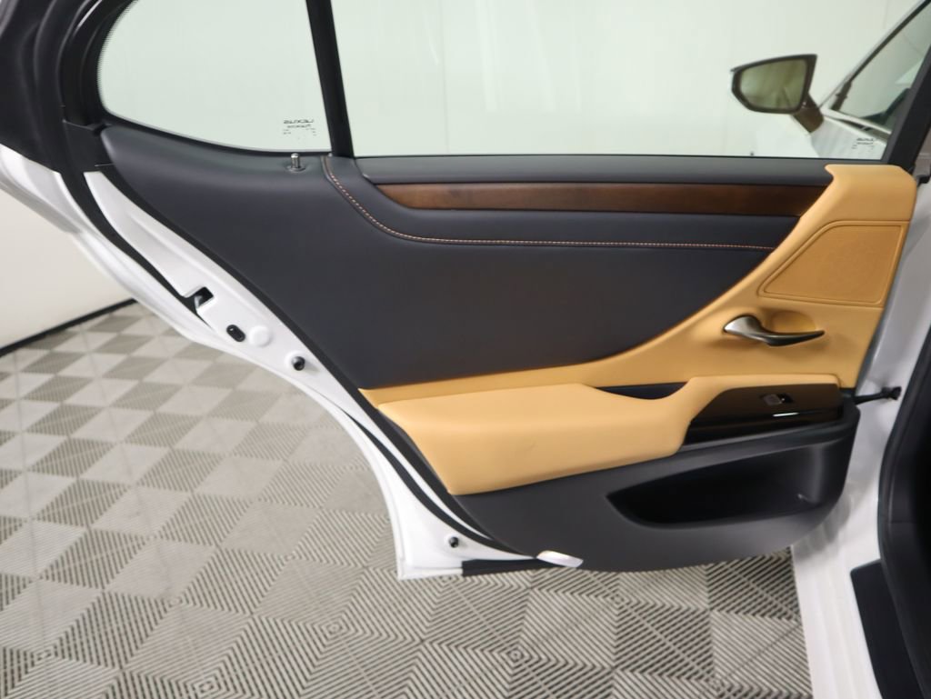 Certified 2025 Lexus ES 300h w/ Premium Package image 26