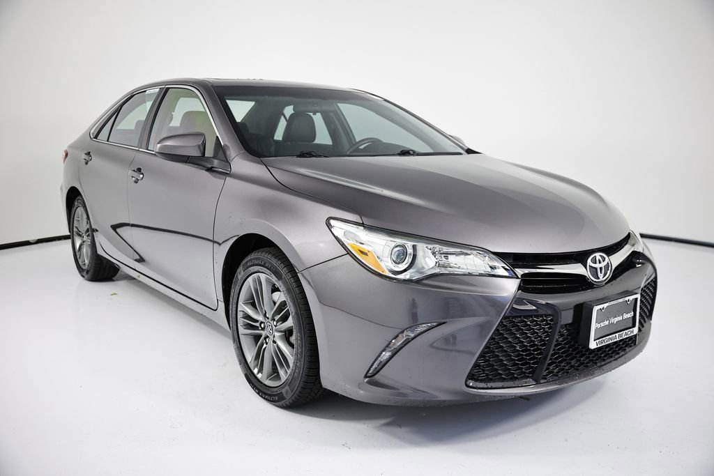 Used 2016 Toyota Camry SE w/ Moonroof Package image 7