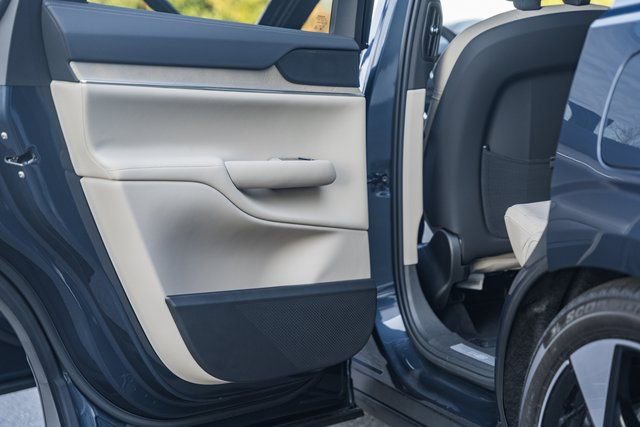 New 2025 Volvo EX90 Ultra w/ Protection Package Premier image 32