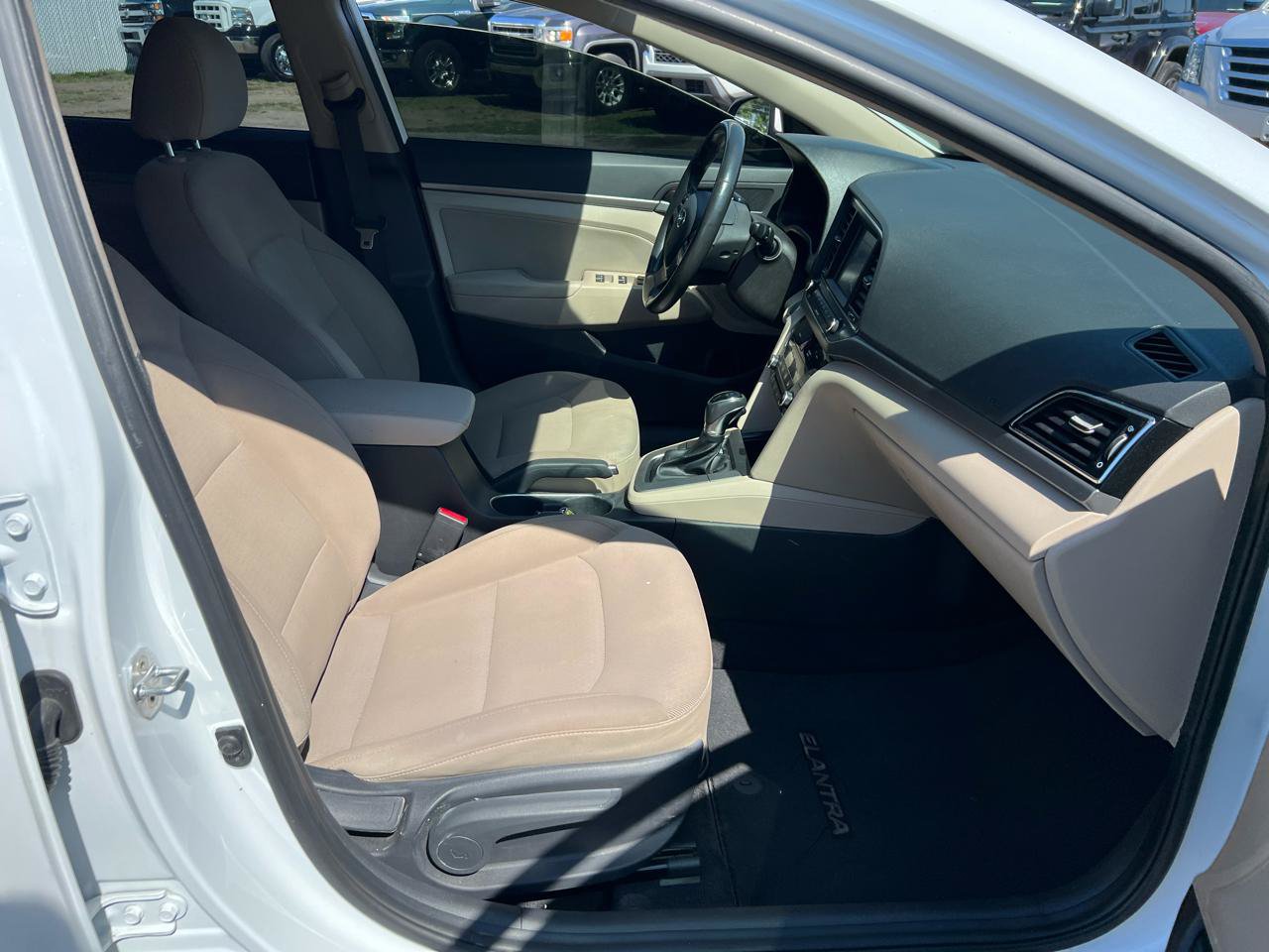 Used 2017 Hyundai Elantra Value Edition w/ Cargo Package FWD image 11