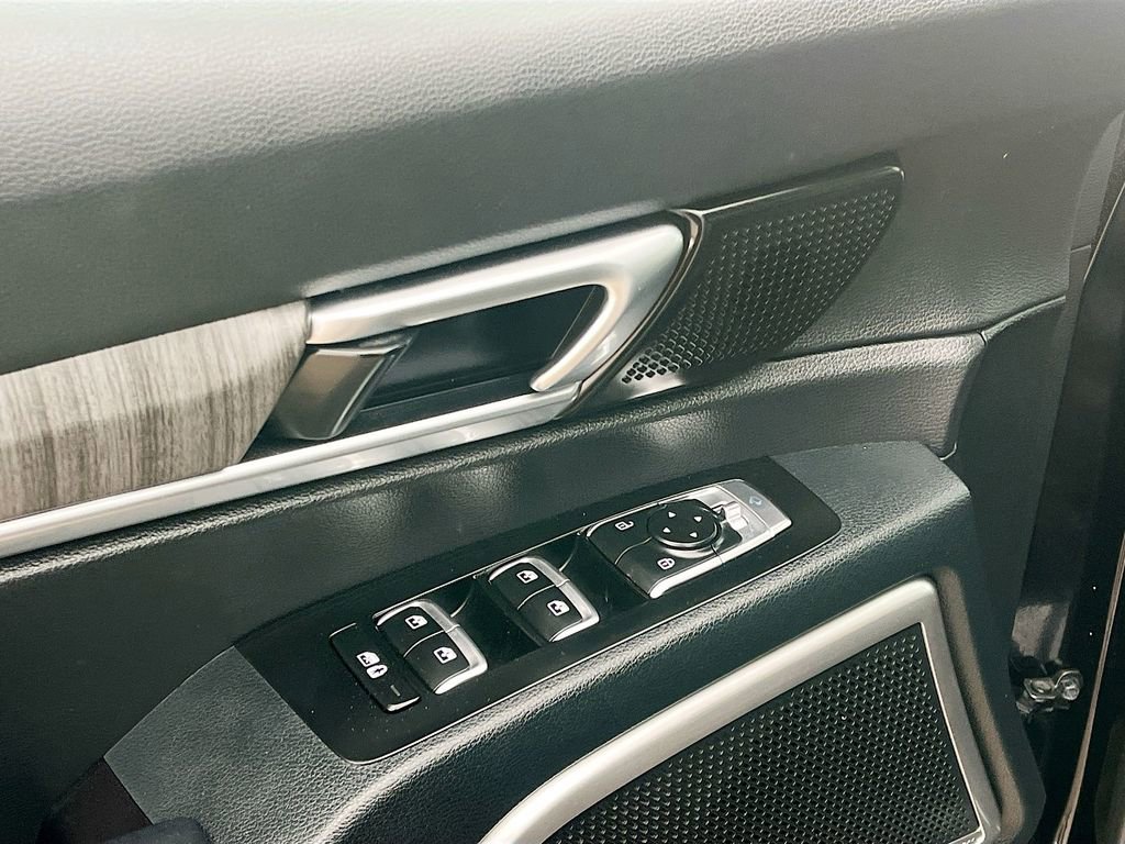 Used 2024 Kia Telluride EX w/ EX Captain's Chair Package image 18