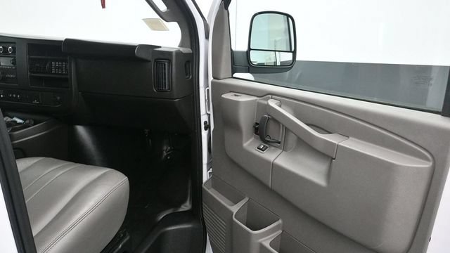Used 2024 Chevrolet Express 3500 LS RWD image 16