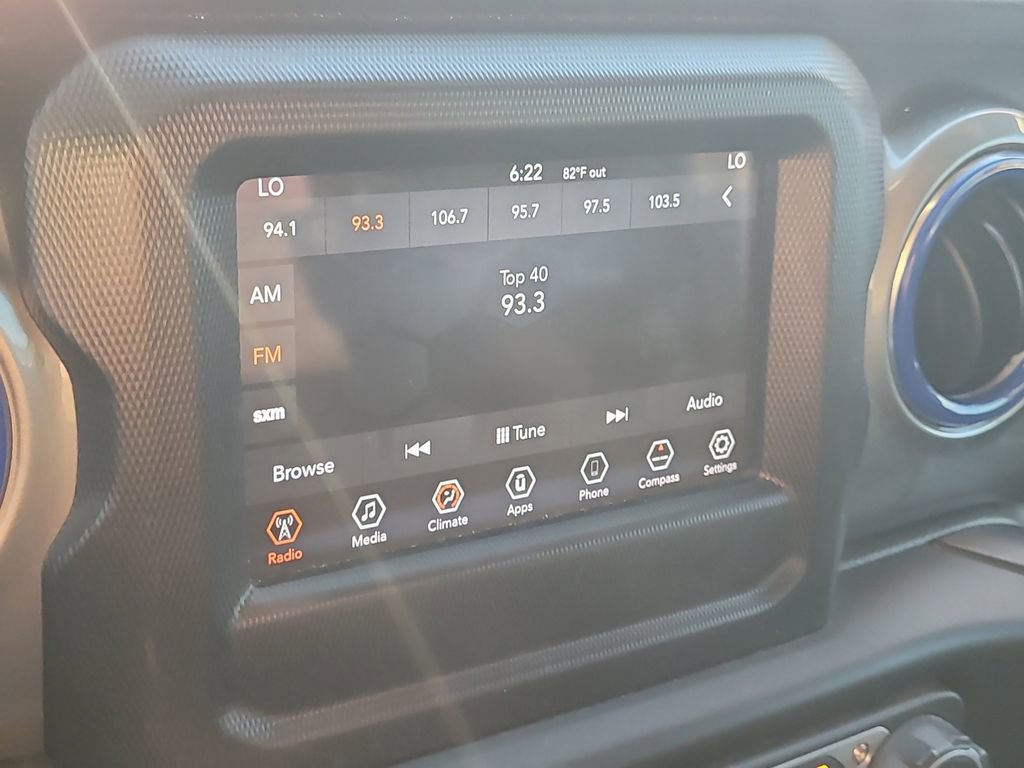 Used 2018 Jeep Wrangler Unlimited Sahara image 19