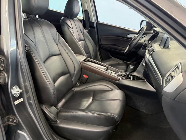 Used 2018 MAZDA MAZDA3 Touring FWD image 16