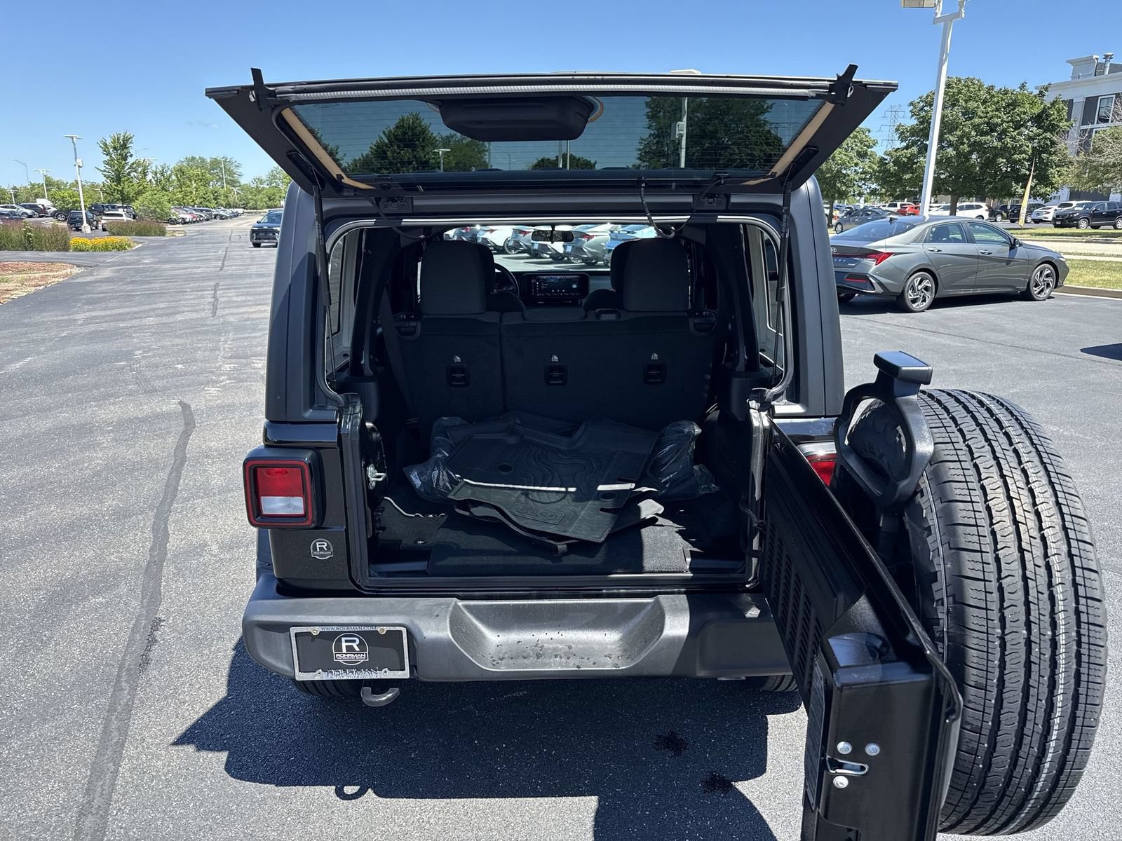 Used 2024 Jeep Wrangler Unlimited Sport AWD/4WD image 24