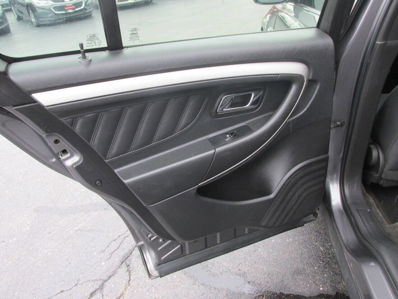 Used 2013 Ford Taurus SEL image 16