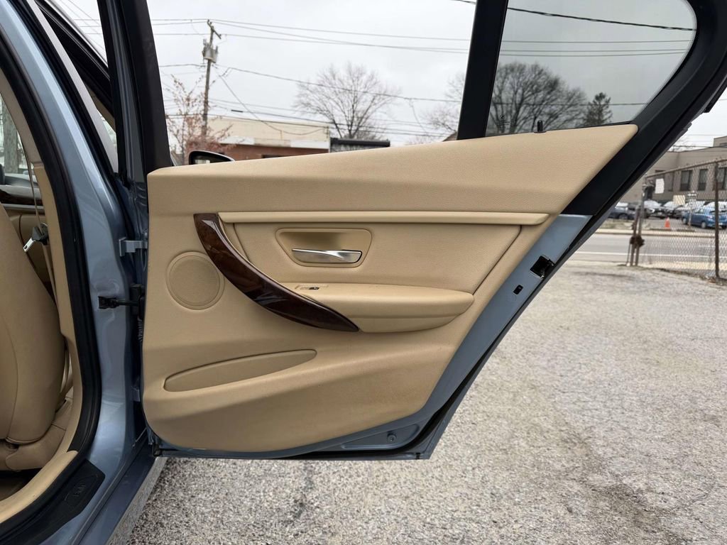 Used 2014 BMW 320i xDrive Sedan AWD/4WD image 15