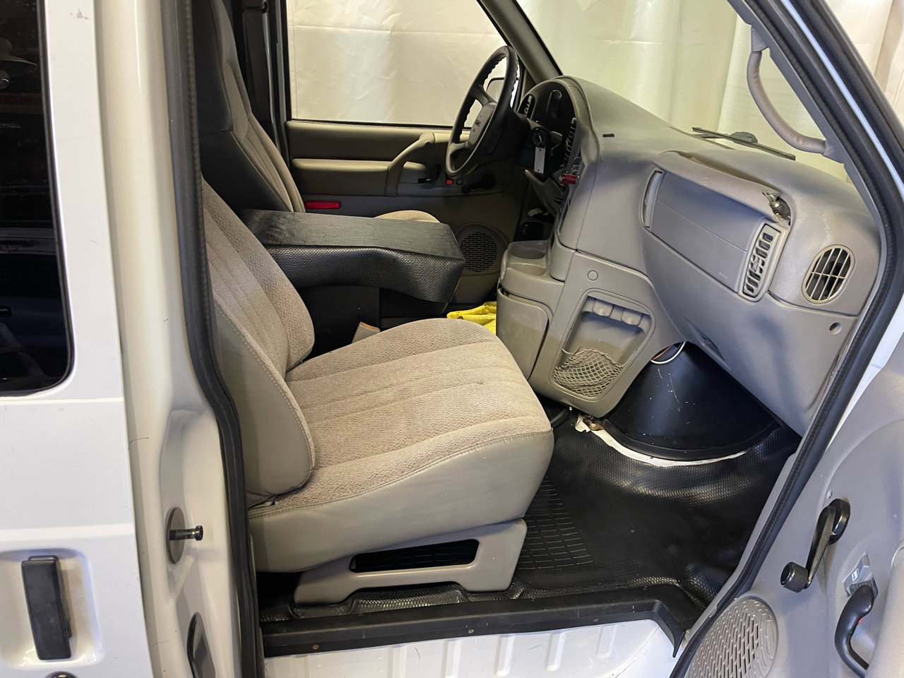 Used 1999 GMC Safari image 12