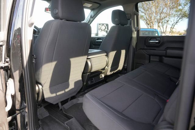 Used 2023 Chevrolet Silverado 2500 Custom w/ Custom Value Package image 11