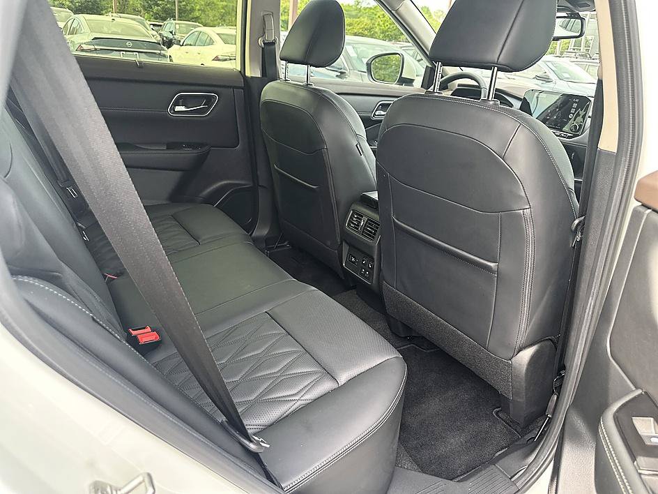 Certified 2023 Nissan Rogue Platinum w/ Platinum Premium Package FWD image 24