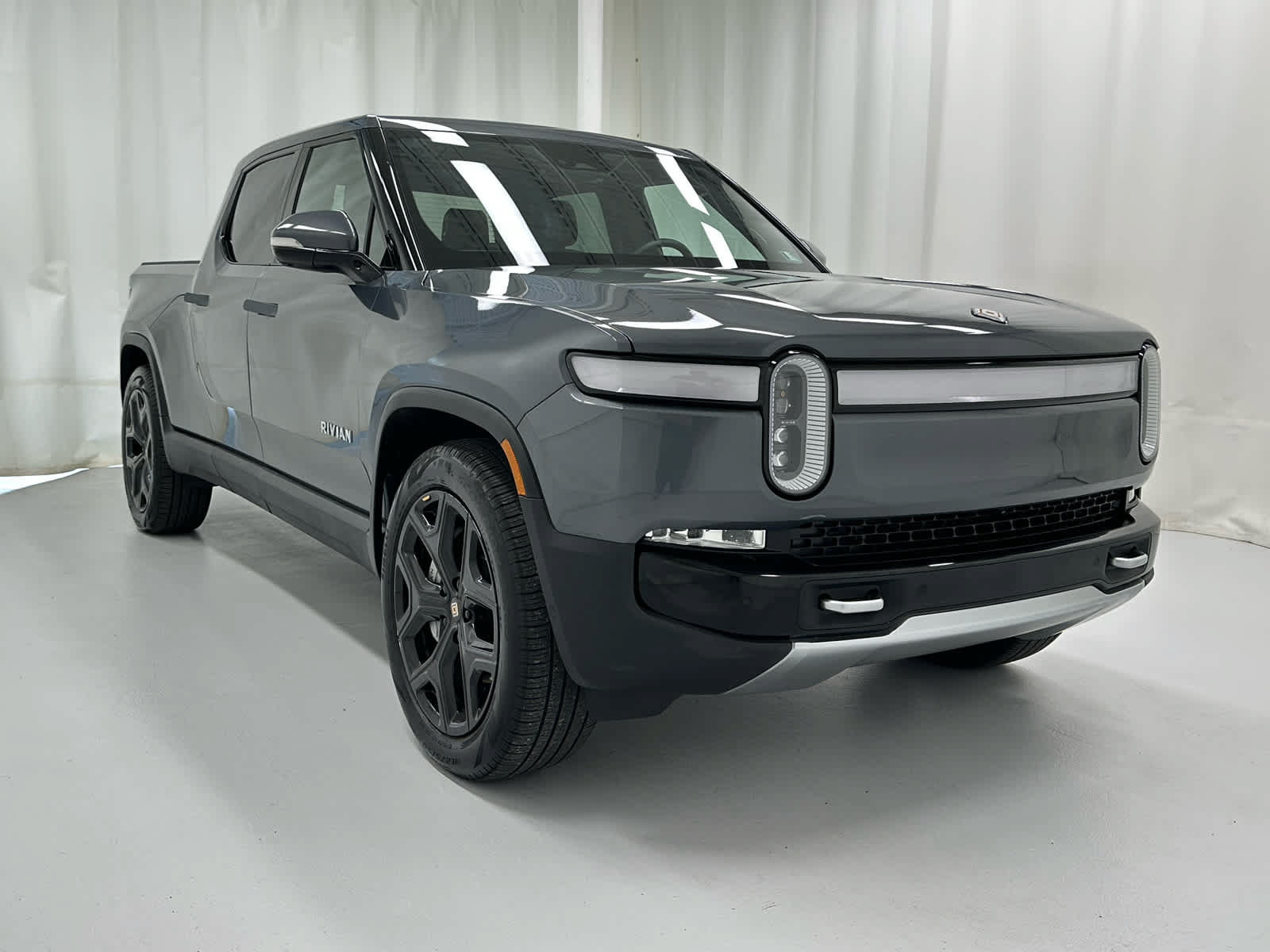 Used 2023 Rivian R1T Adventure AWD/4WD image 1