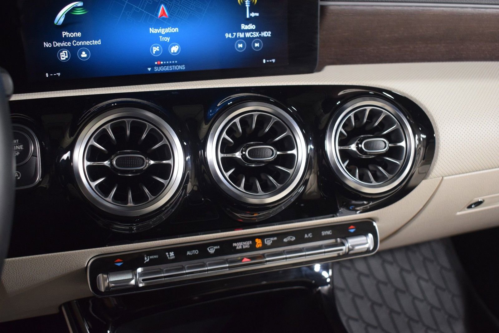 Used 2023 Mercedes-Benz CLA 250 4MATIC image 33