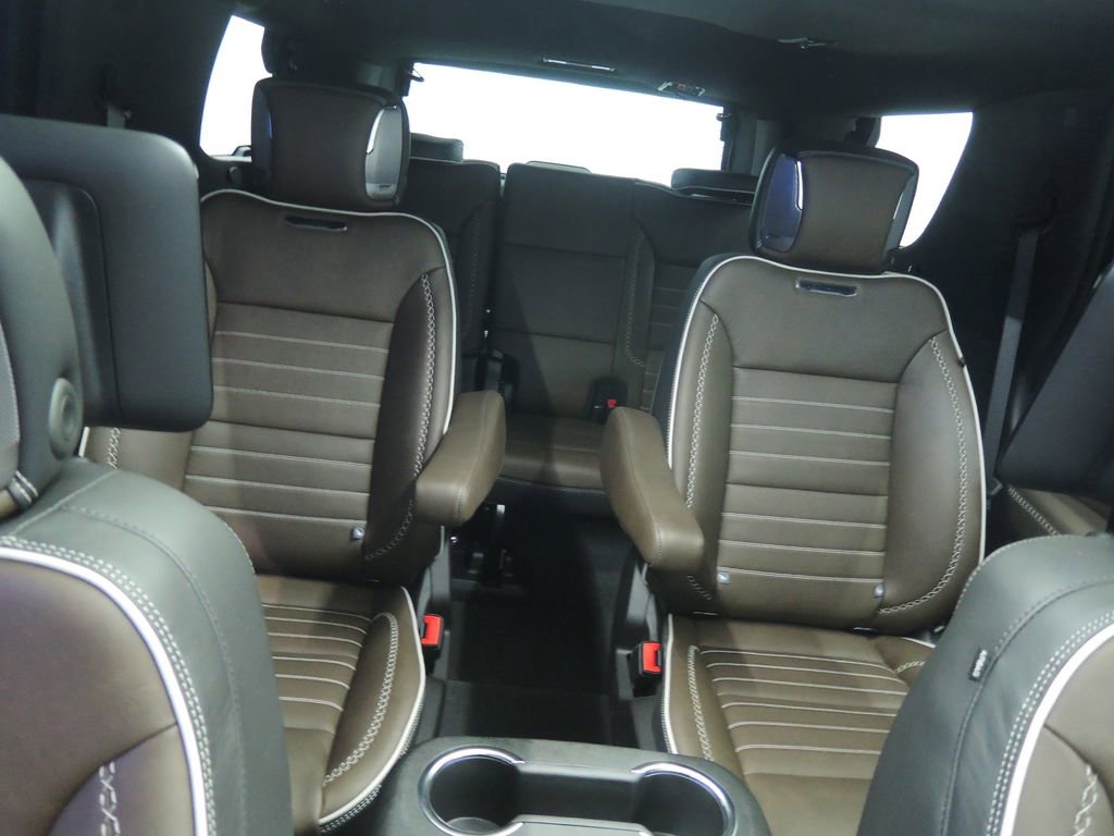 Used 2025 GMC Yukon Denali Ultimate AWD/4WD image 46