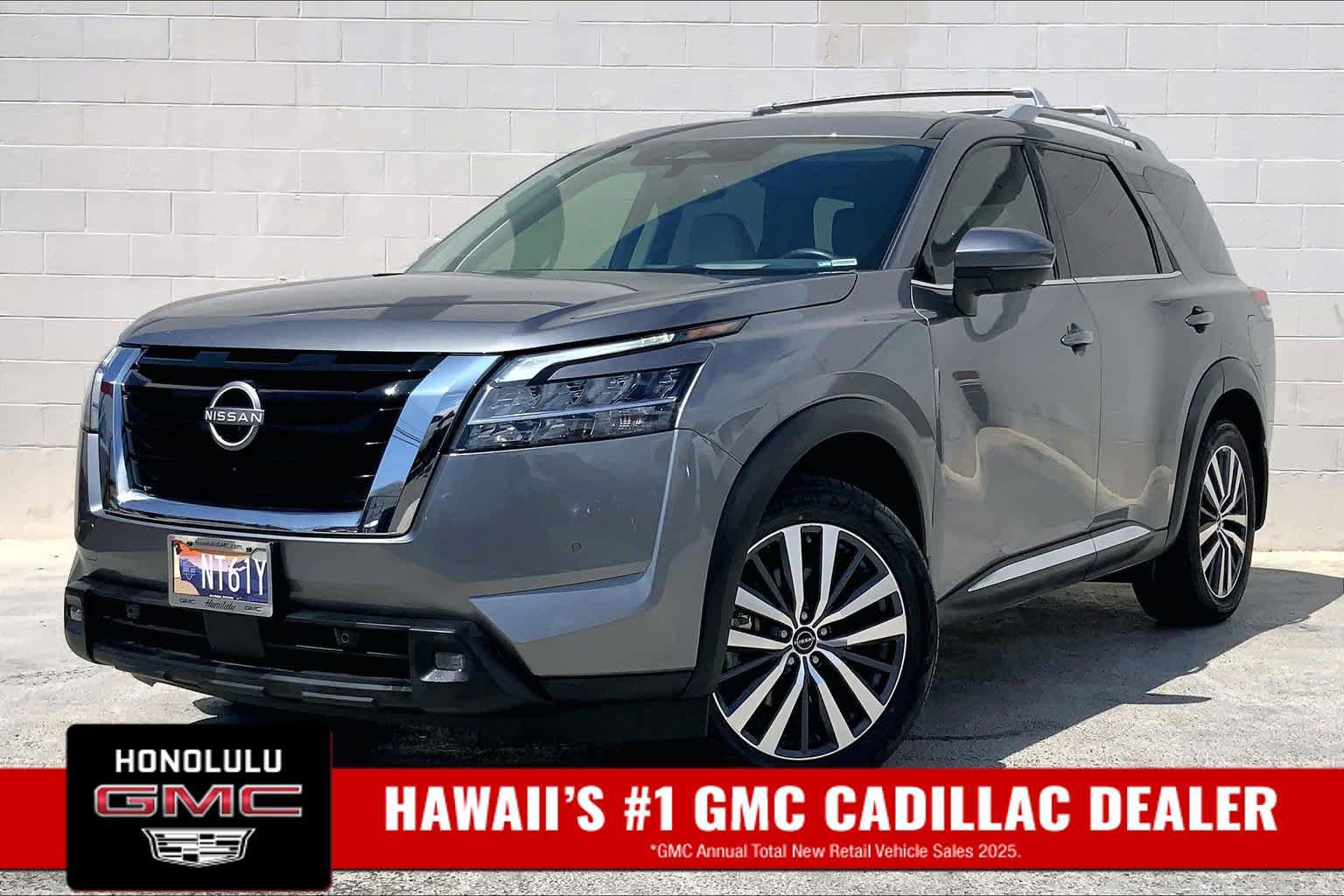 Used 2022 Nissan Pathfinder Platinum w/ Cargo Package FWD image 1