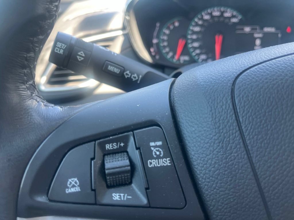 Used 2022 Chevrolet Trax LT w/ LT Convenience Package AWD/4WD image 13