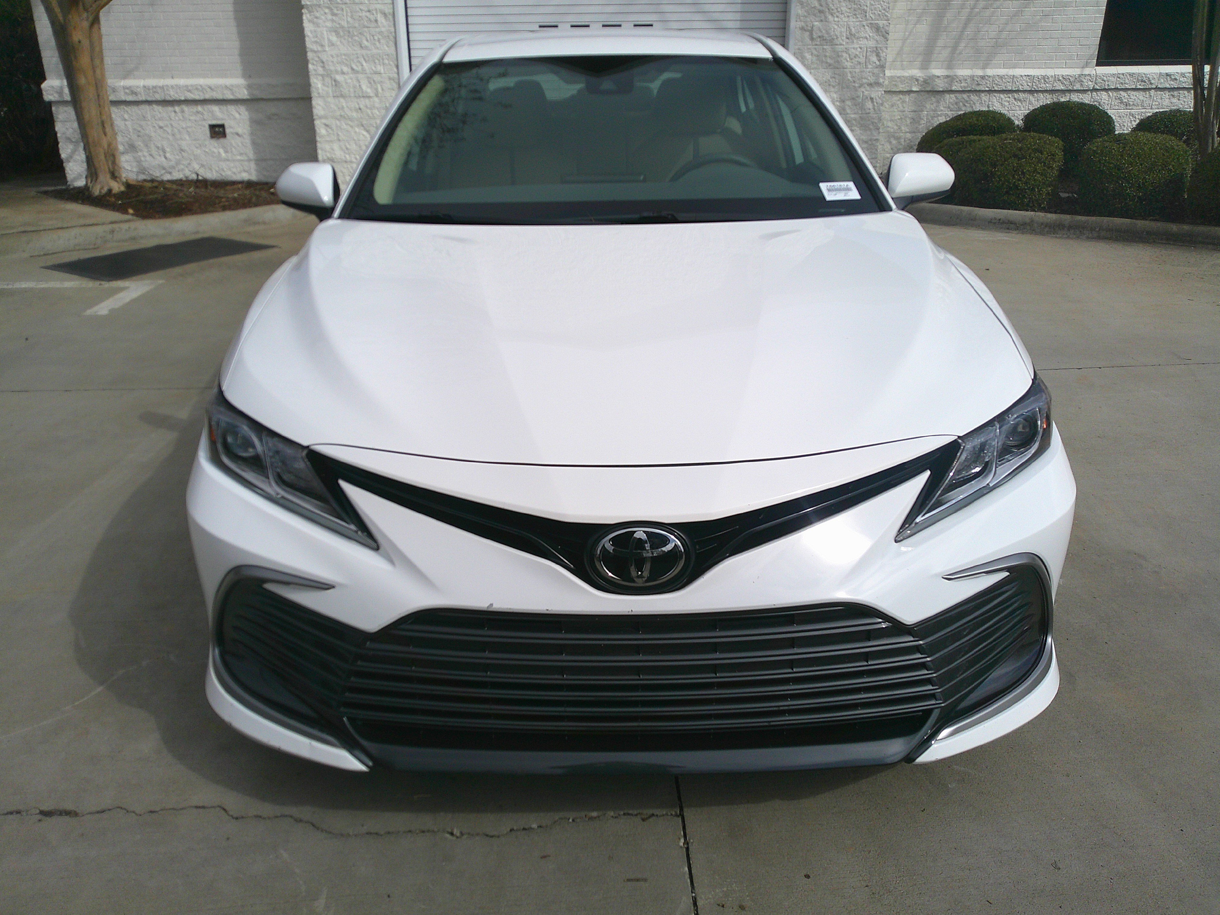 Used 2023 Toyota Camry LE image 3