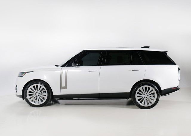 Used 2024 Land Rover Range Rover Long Wheelbase SE image 6