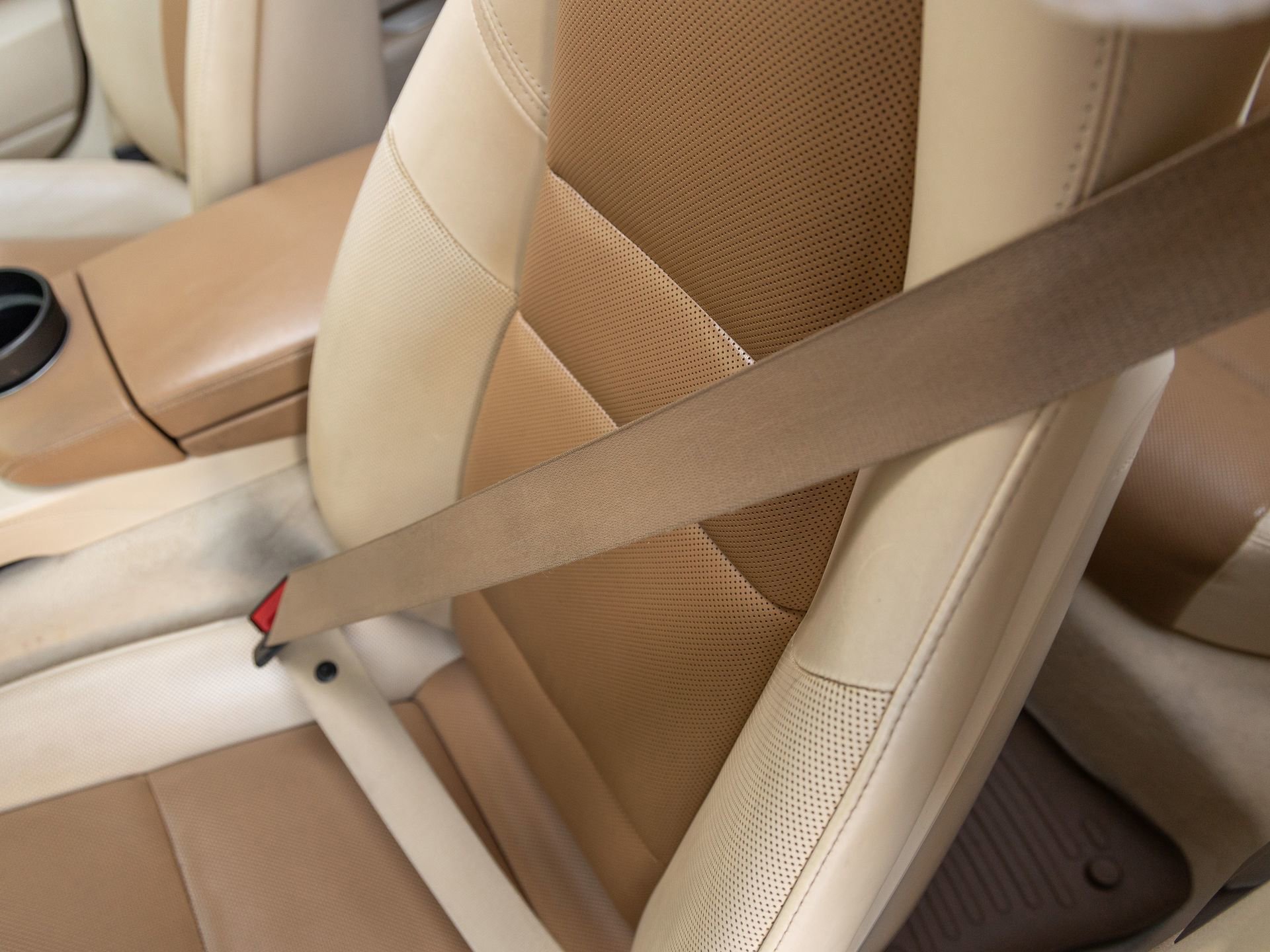 Used 2016 Porsche Panamera S RWD image 17