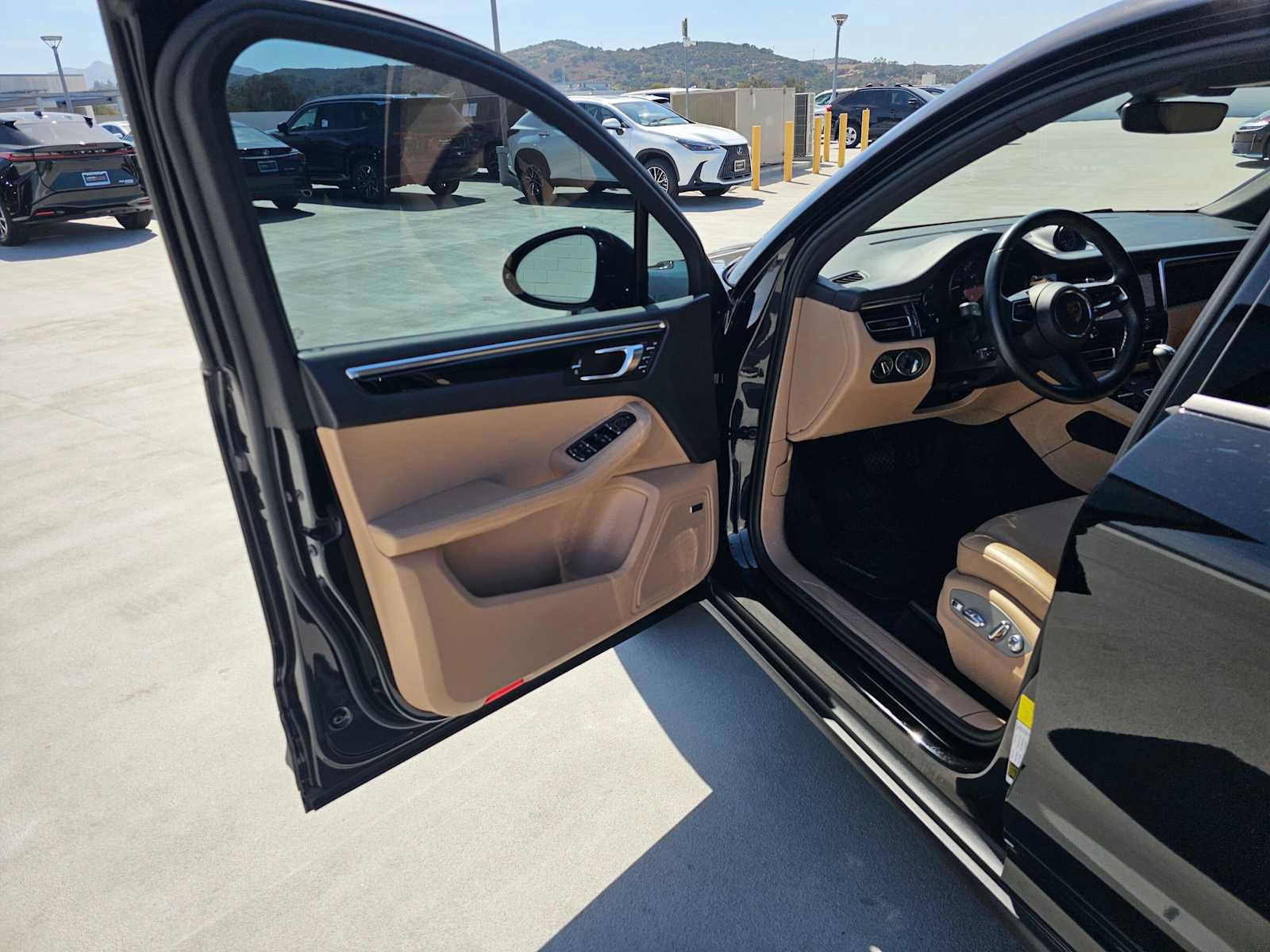 Used 2023 Porsche Macan AWD/4WD image 19