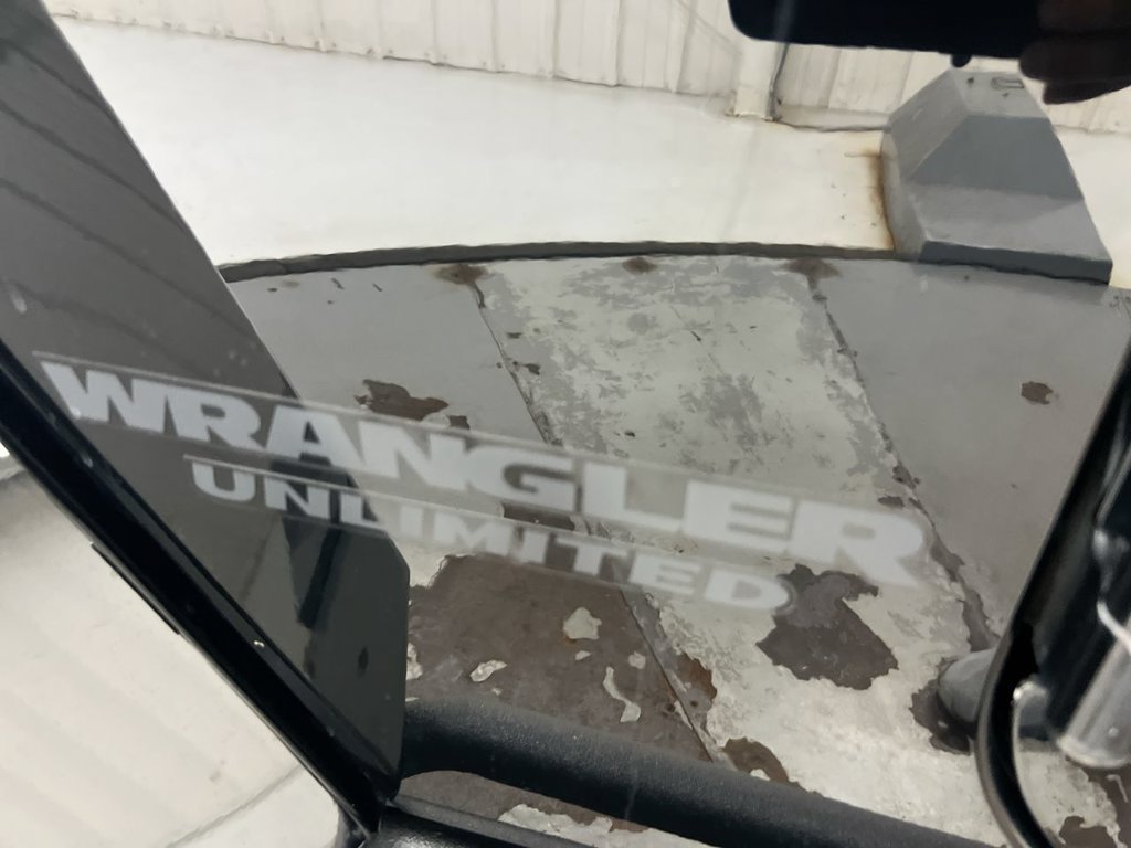 Used 2017 Jeep Wrangler Unlimited Sahara AWD/4WD image 23