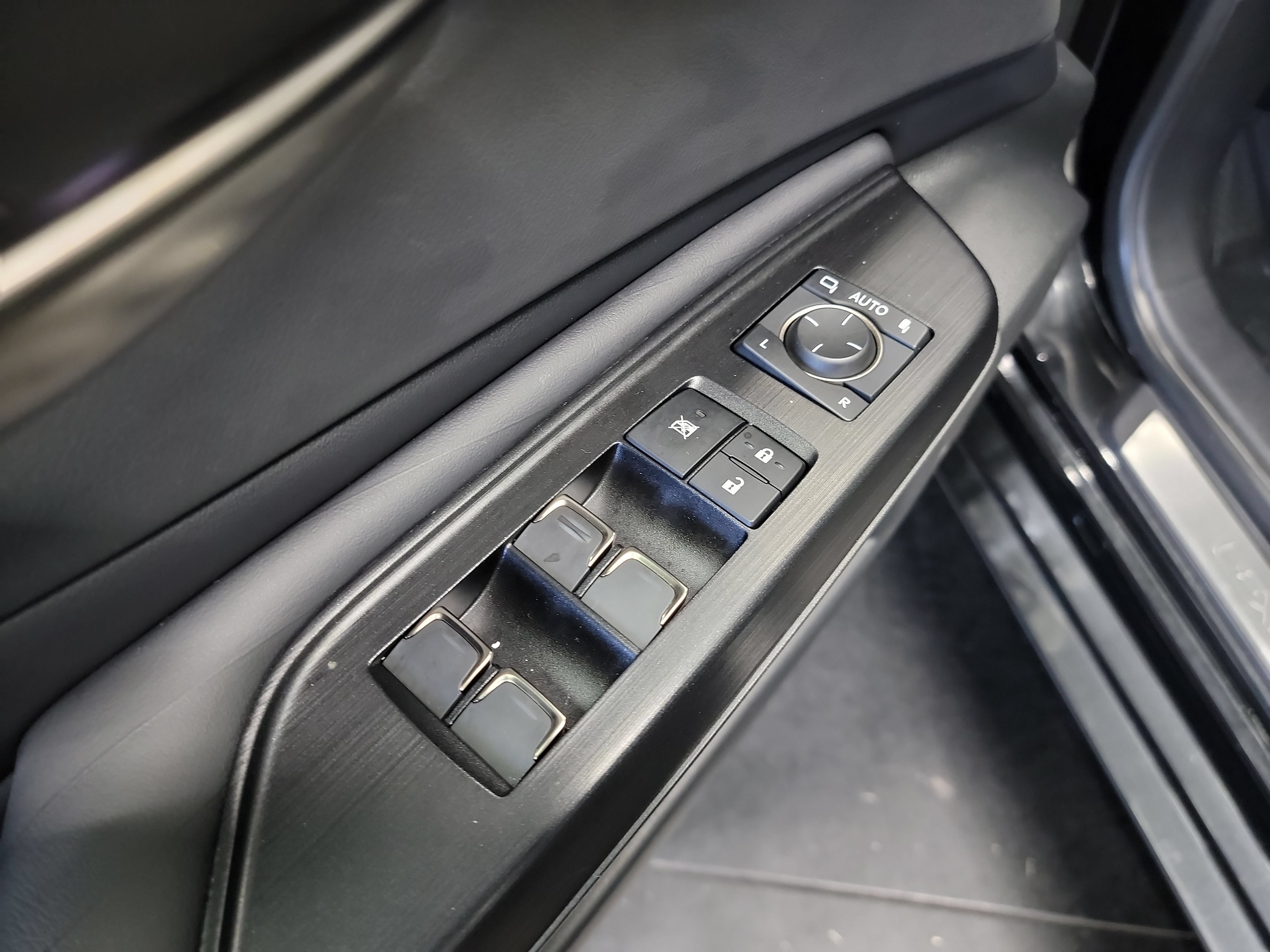 Used 2021 Lexus ES 300h w/ Accessory Package 2 FWD image 14