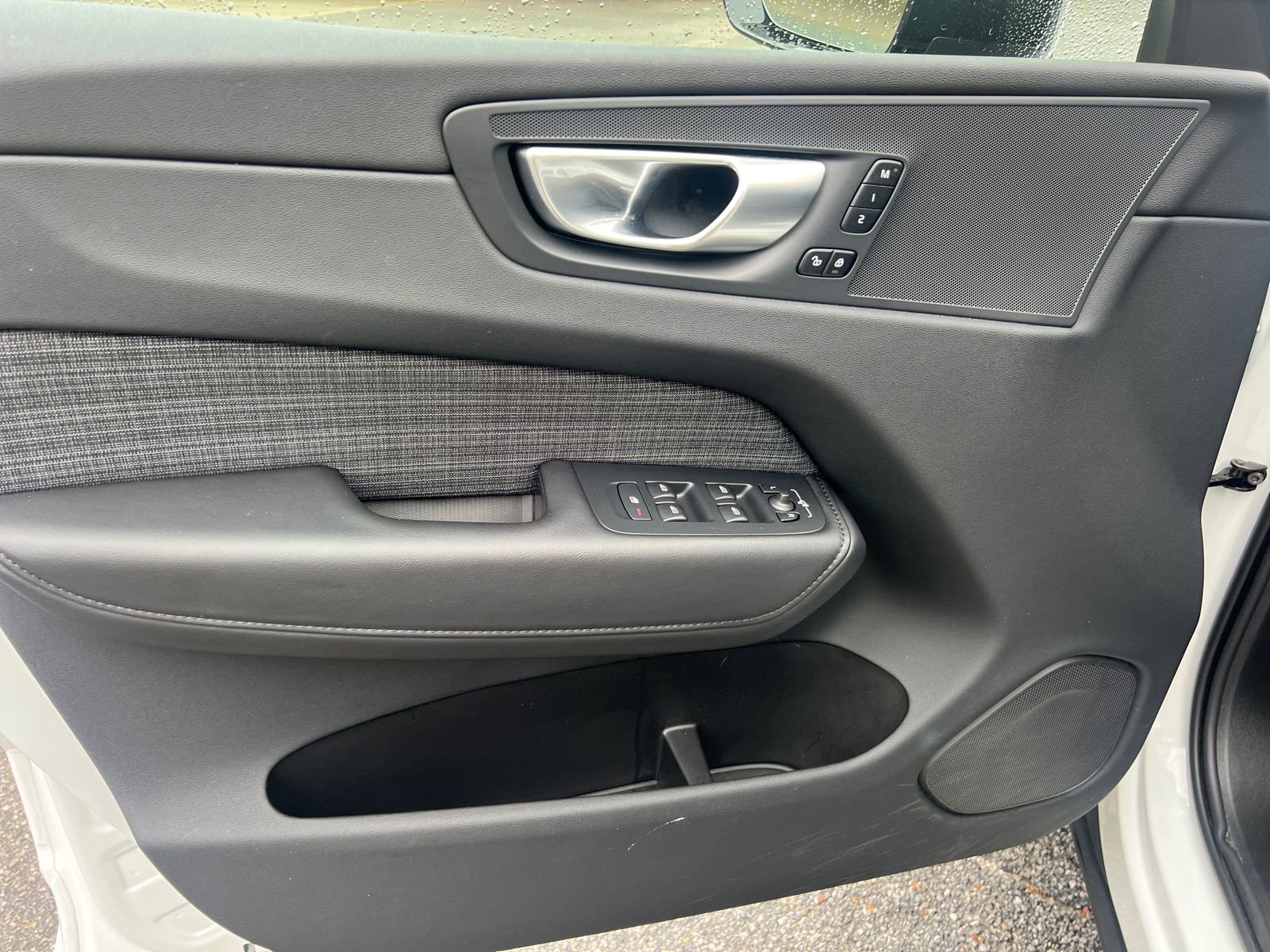 Used 2024 Volvo XC60 B5 Core w/ Protection Package Premier AWD/4WD image 11