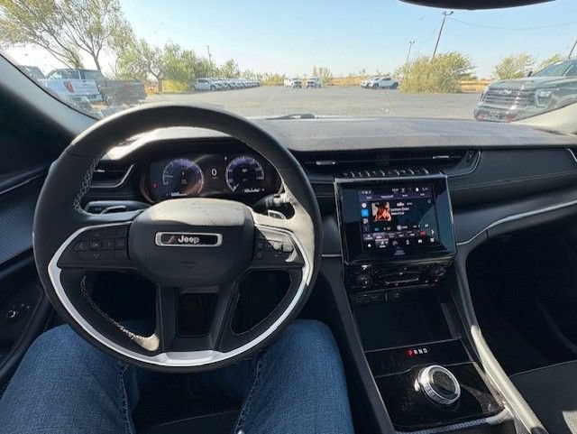 Used 2024 Jeep Grand Cherokee L Altitude AWD/4WD image 15